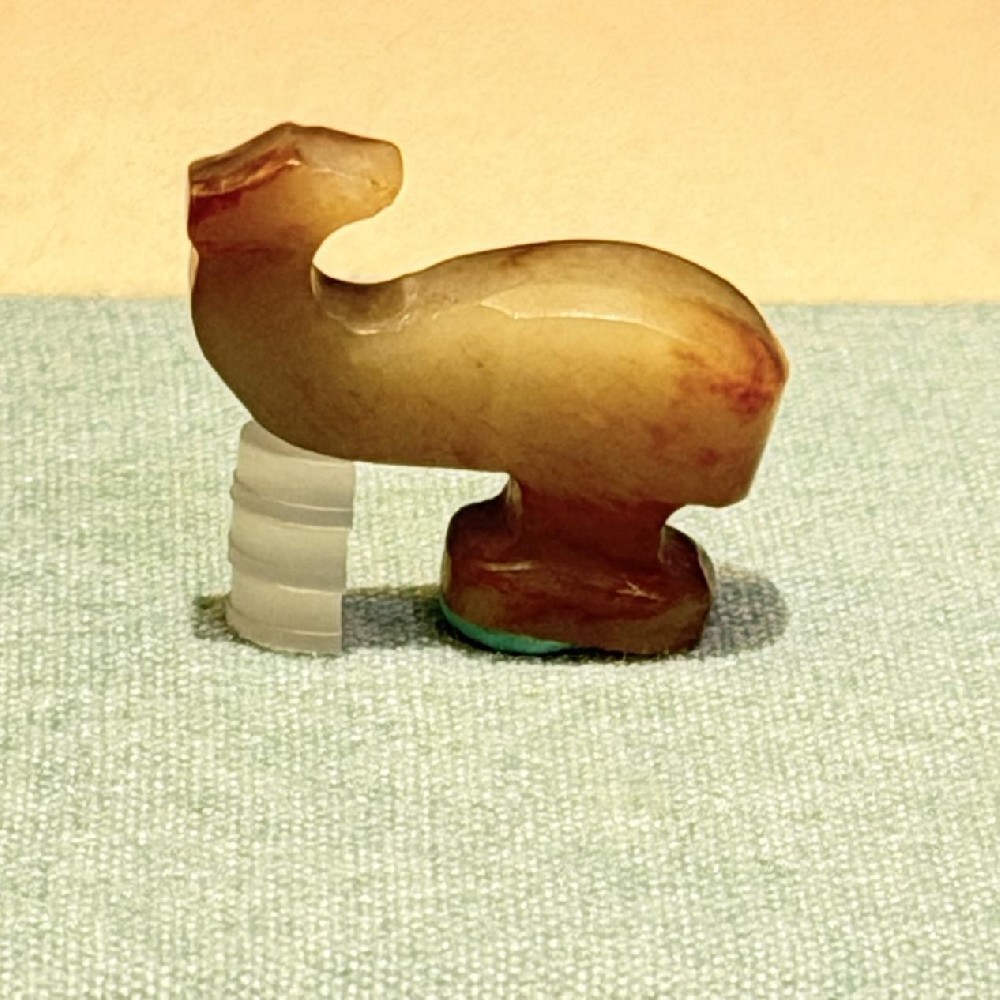 片玉钩玄——上海市文物交流中心藏玉带钩展